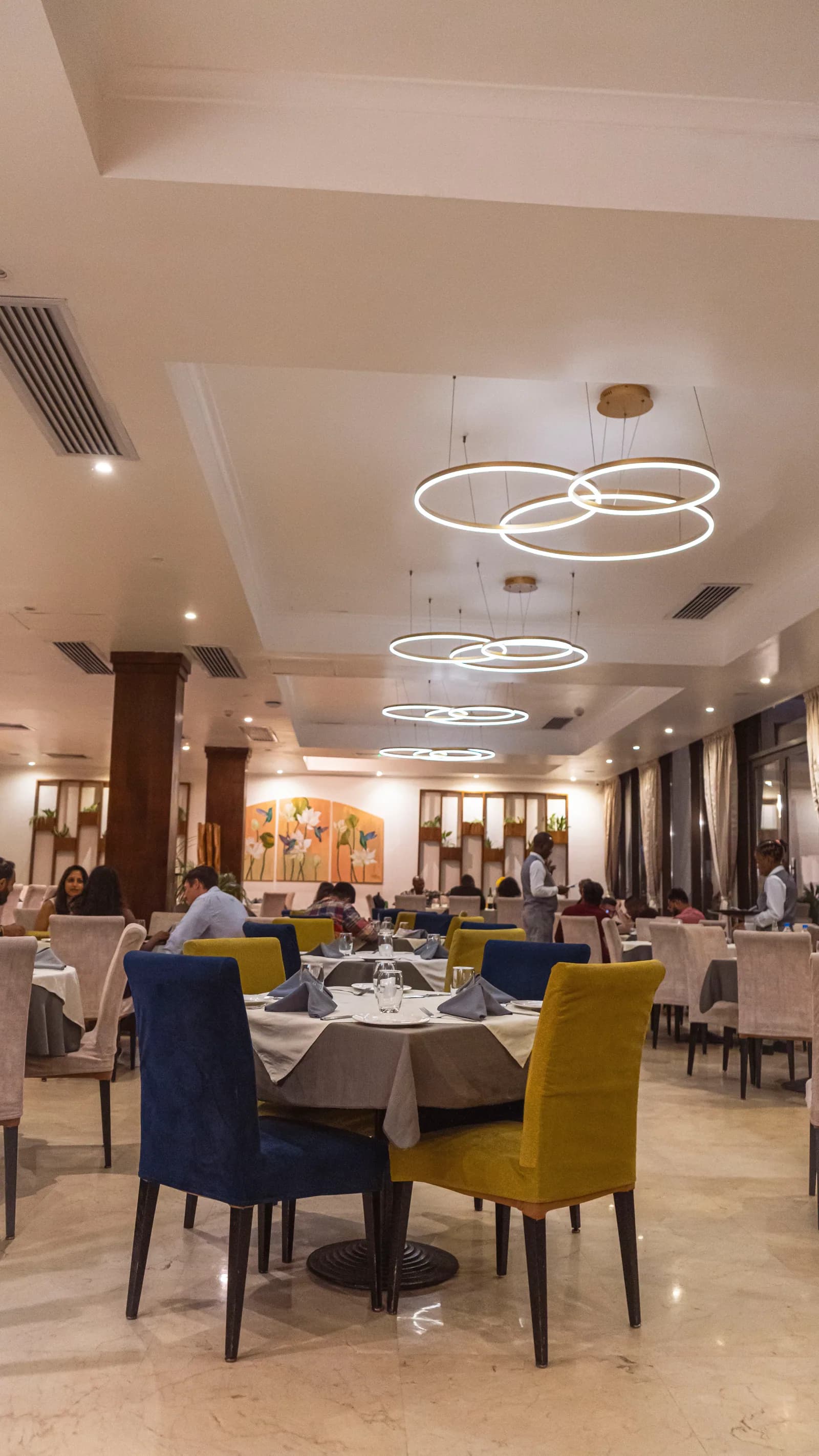 The Alcove Sea Cliff dining room in the soft glow of evening